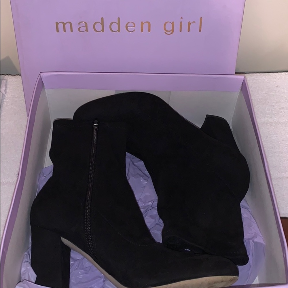 Black heel boots